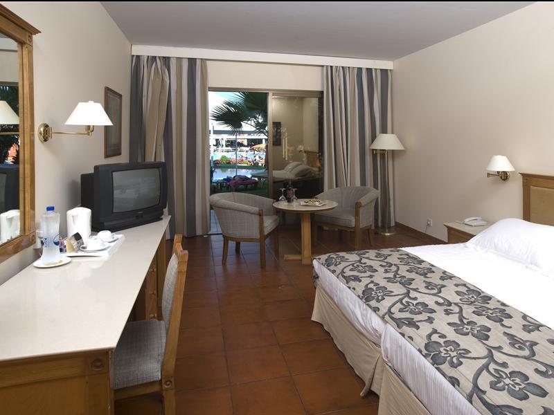 Atlantica Aeneas Resort Айя Напа Стая снимка